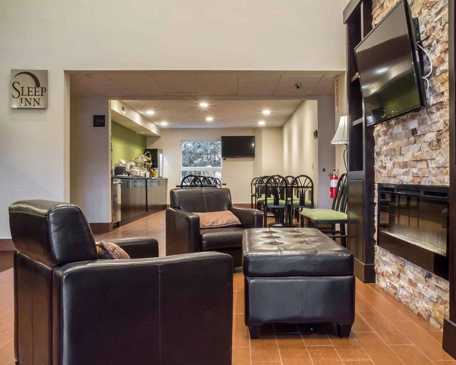 Comfort Inn Bracebridge, ON 18/24