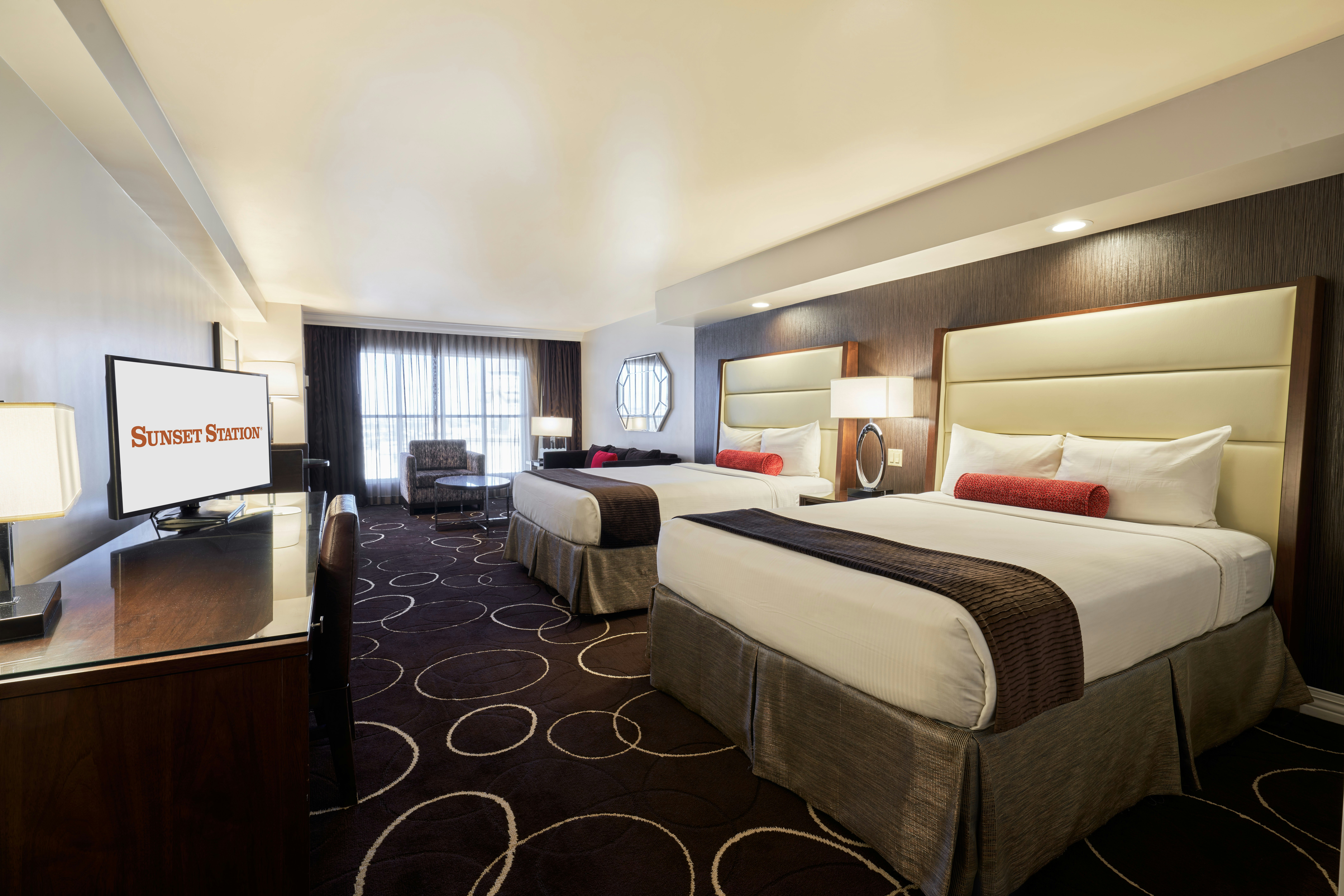 PETITE, SUITE, 2 QUEEN BEDS