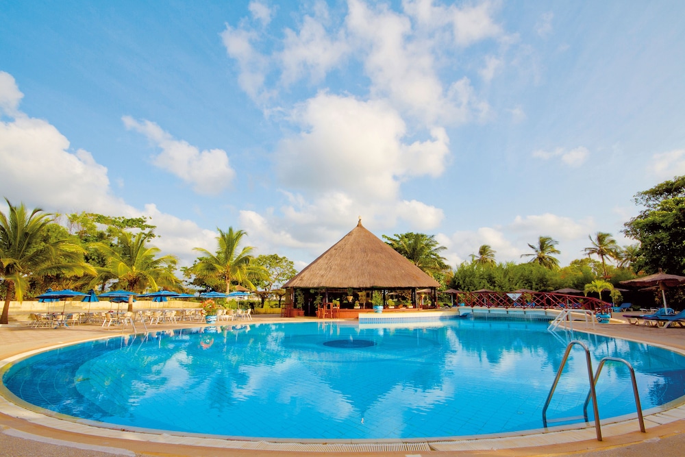 The Kairaba Beach Hotel 8/75