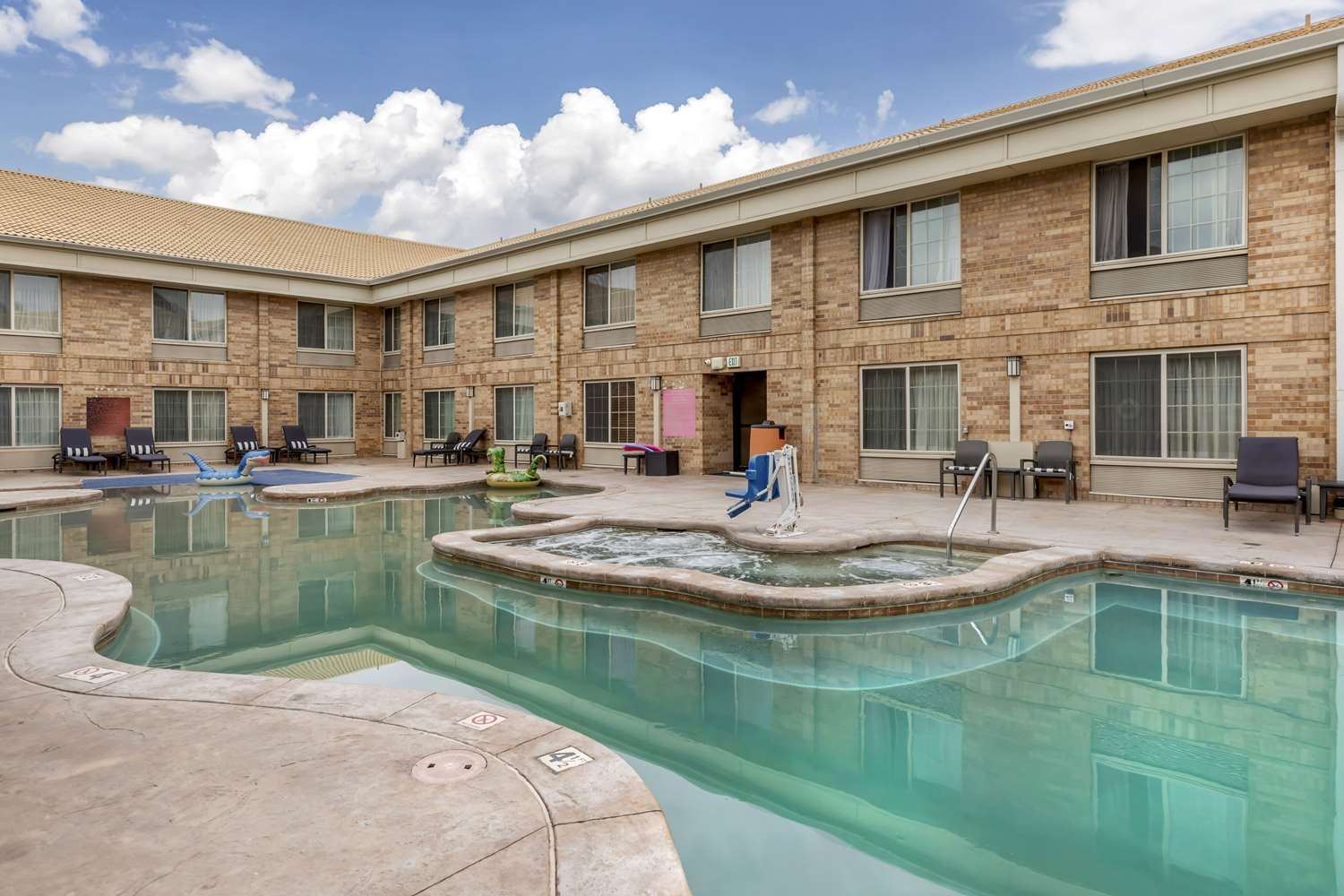 Best Western Denver Southwest 61/61