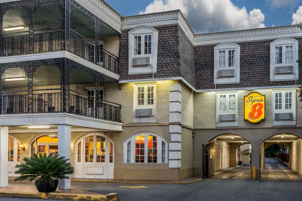 Super 8 by Wyndham New Orleans 1/43