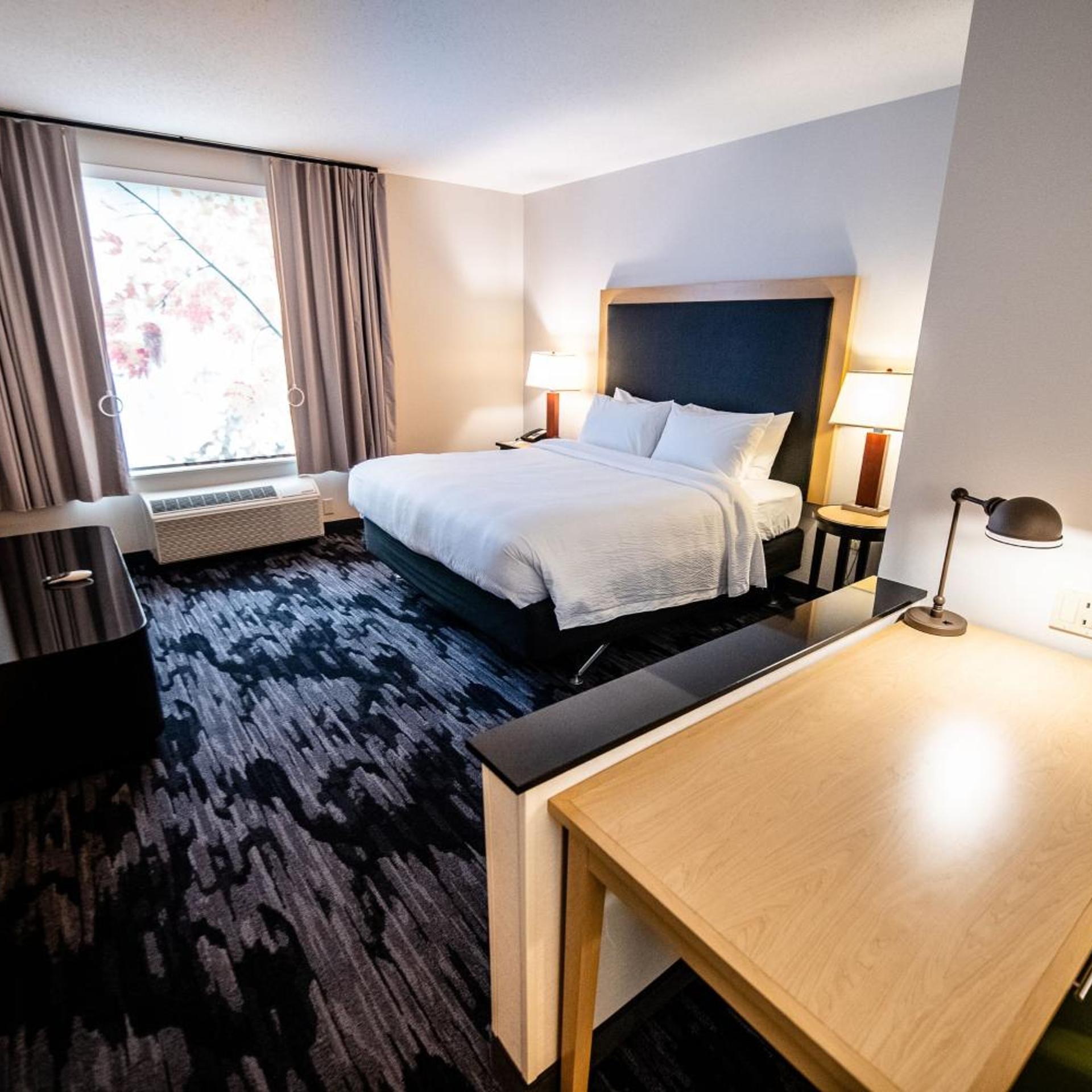 1 Bedroom, Deluxe, Suite, King Bed, Sofa, Accessible