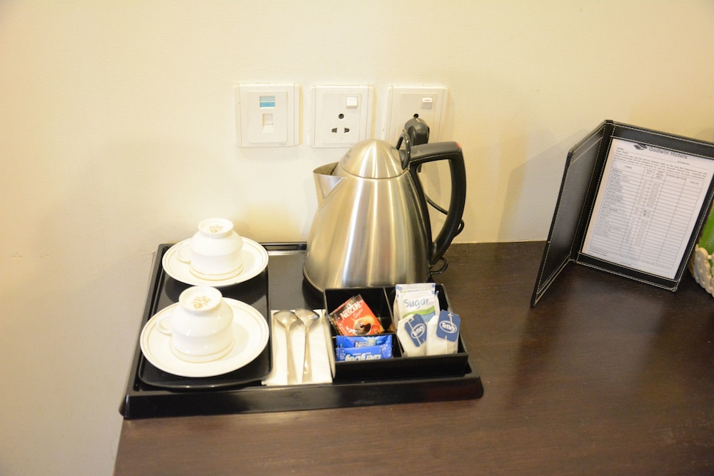 Godwin Deluxe Hotel 44/64