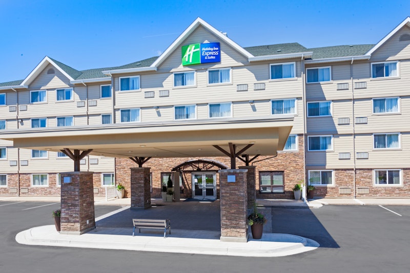Holiday Inn Express Suites Fredericton 7/76