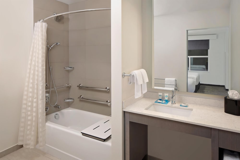 Hyatt House Irvine John Wayne Arpt 70/70