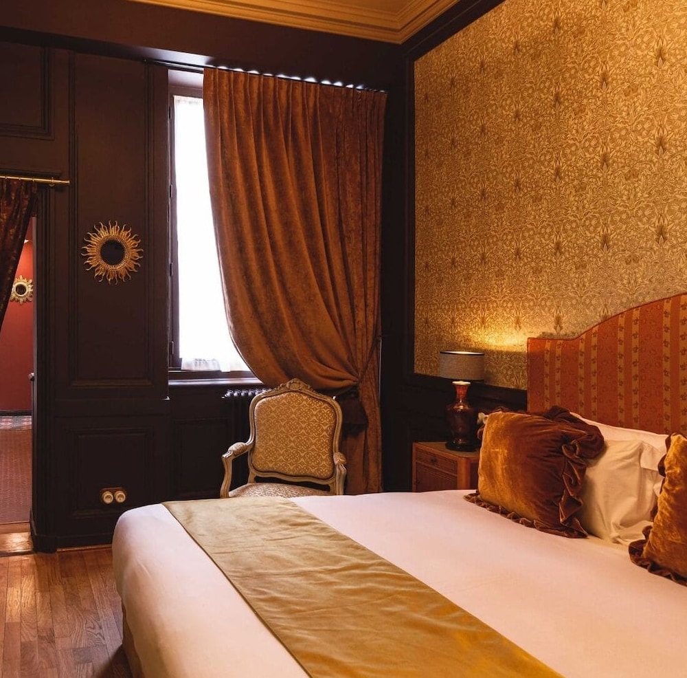 TRADITIONAL, DOUBLE BED, COURTYARD VIEW