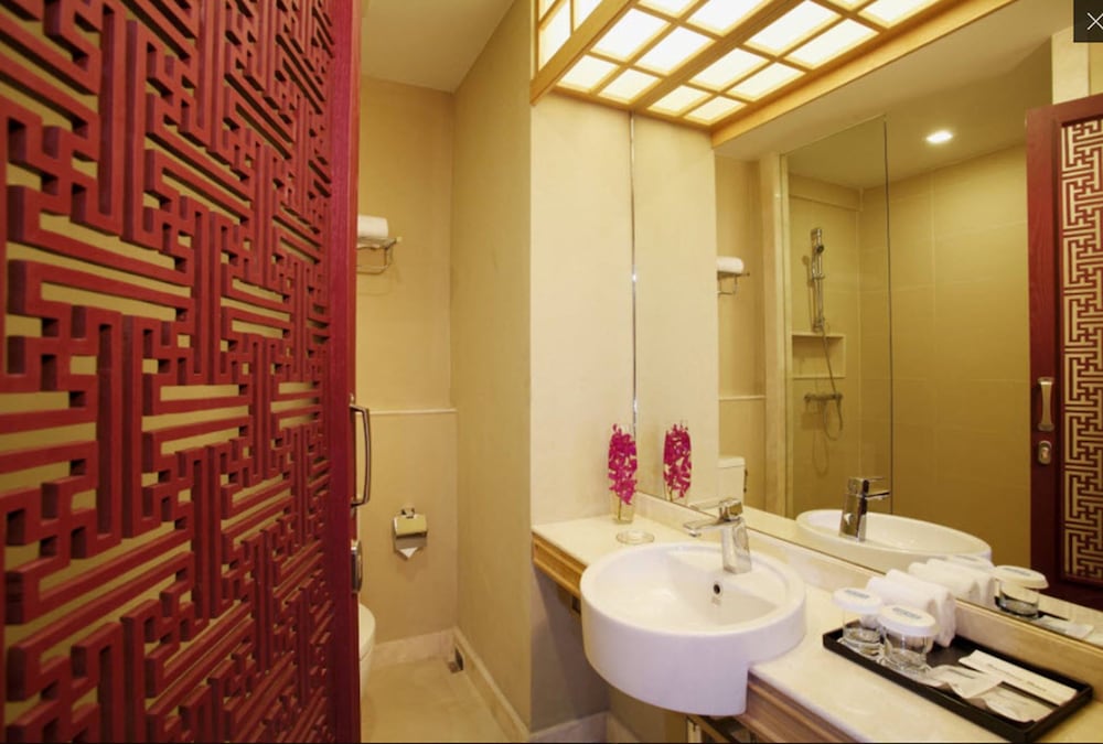 The Quarter Hualamphong by UHG 68/69