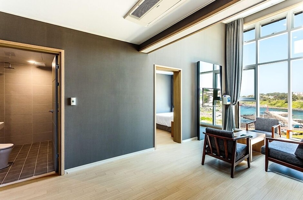 Rich Hotel 23/50