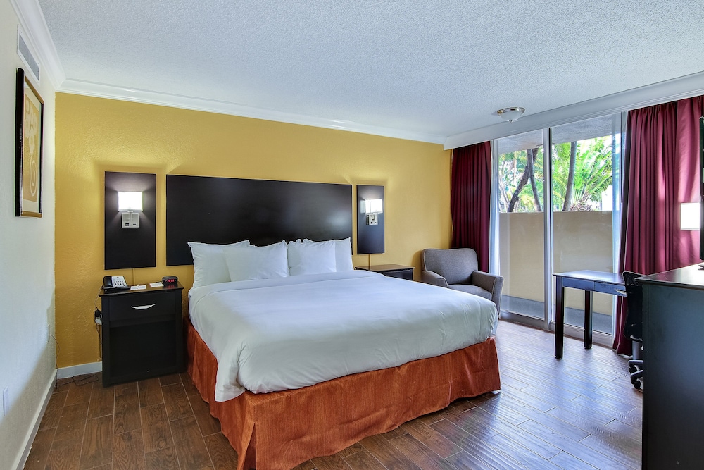 The Link Hotel on Sunrise 2/25