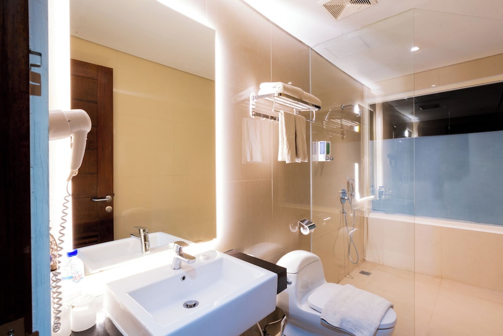 غرفة غراند بريميير بسرير كينج بإطلالة على البحر، Zasgo Hotel 3/4