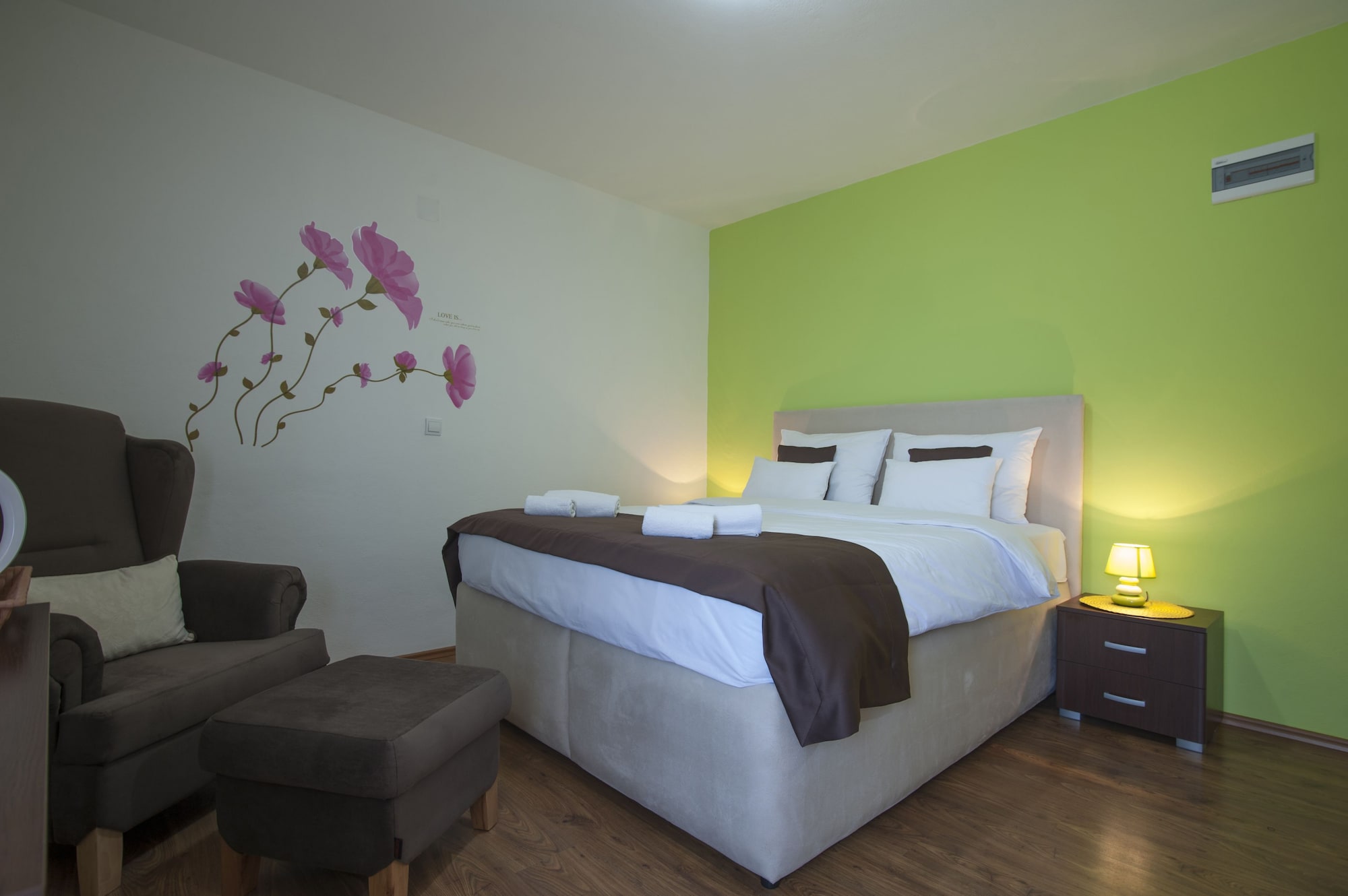 غرفة كلاسيكية بسرير مزدوج بإطلالة على البحر بحمام خاص، Apartments Djurasevic 5/7