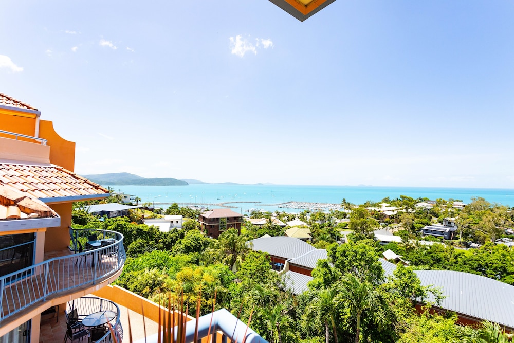 Seastar Apartments 48/50