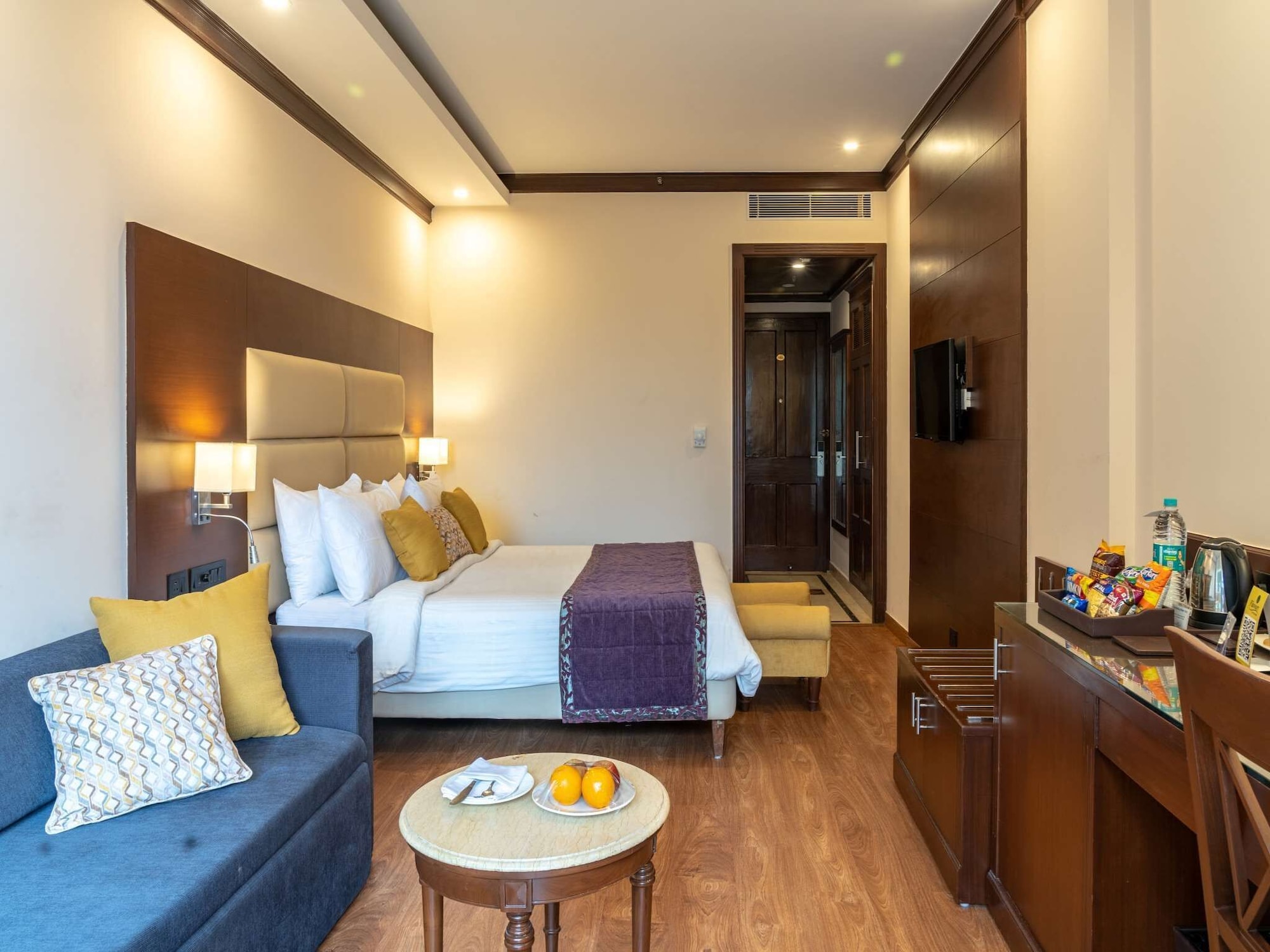 Deluxe, 1 Double and 1 Single Bed, Valley View