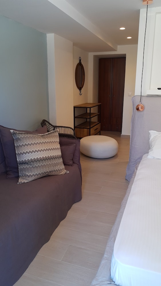 Villa Olga Lounge Hotel 11/41