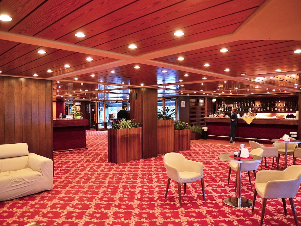 Club Hotel Solaria 6/30