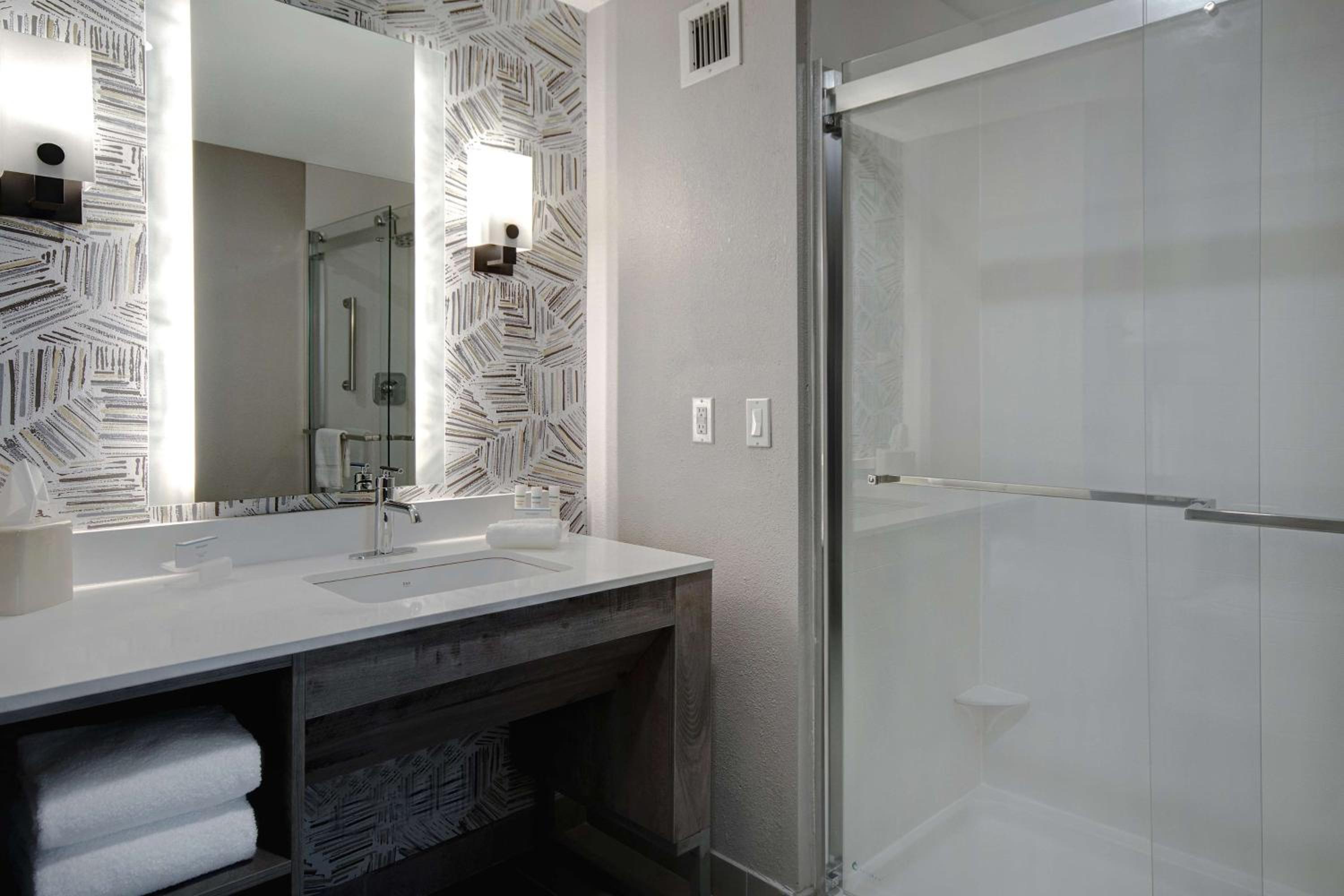 جناح بسرير كينج بغرفة نوم واحدة مع أريكة، Homewood Suites By Hilton Lexington Hamburg 5/8