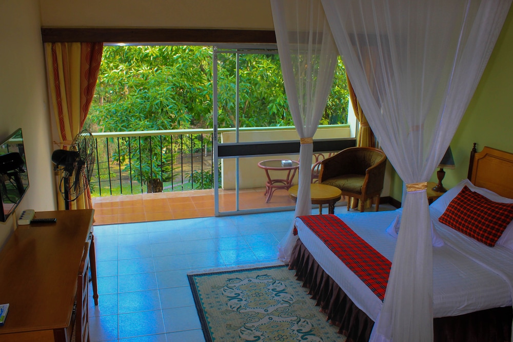 The Equator Hotel 18/60