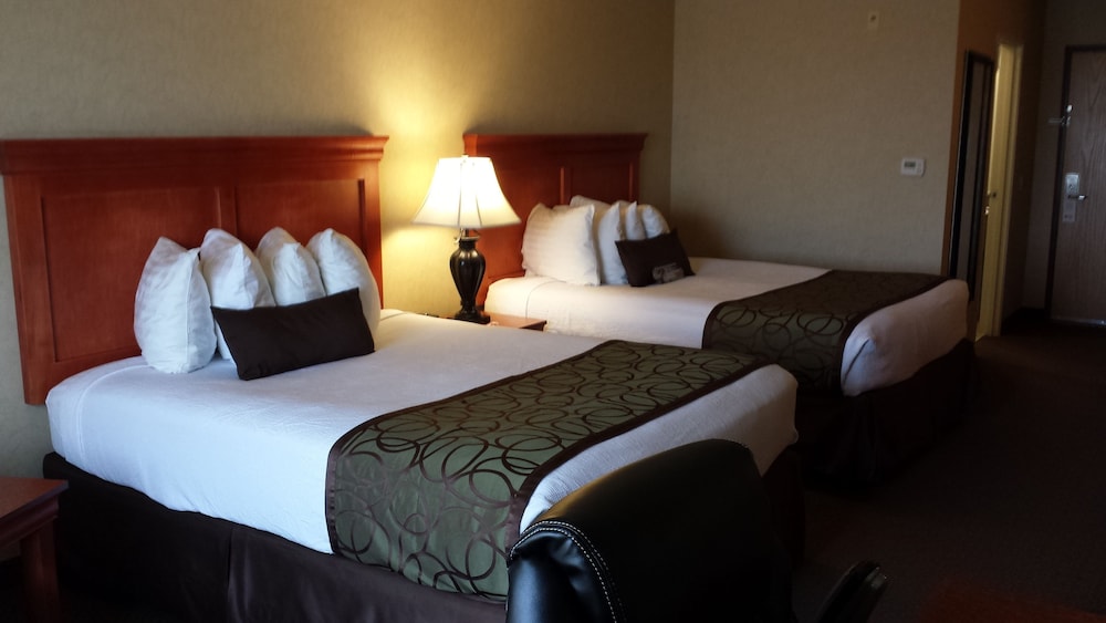 غرفة قياسية بسريرين كوين يُسمح فيها بالحيوانات الأليفة، Best Western Plus Kennewick Inn 2/3