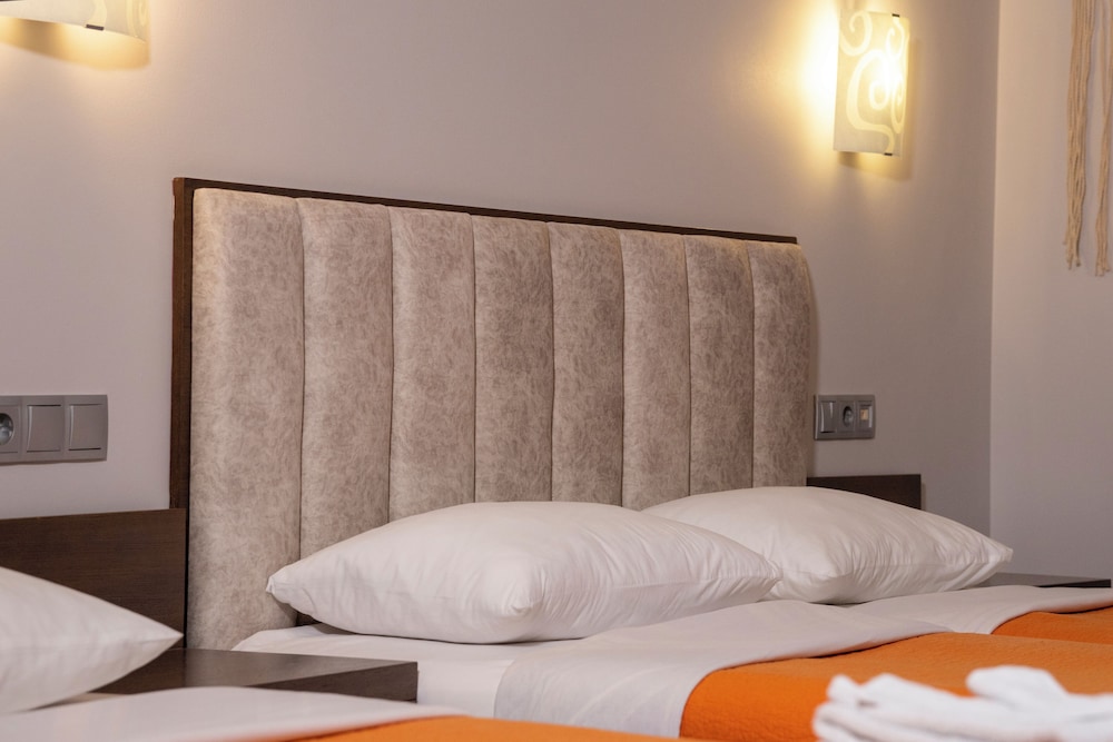 Epavlis Hotel 24/50