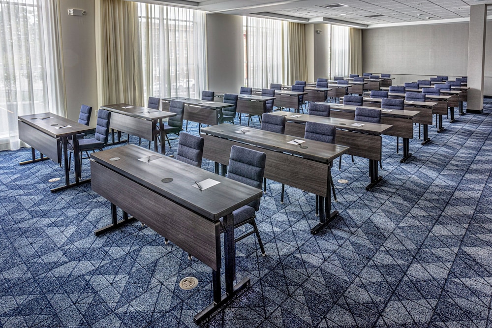 Courtyard by Marriott Rochester Downtown 27/33
