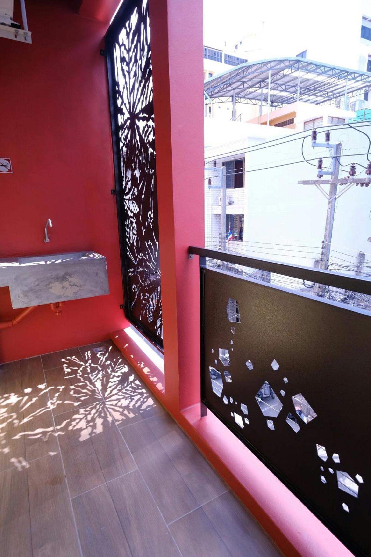 Room 2 U Hostel & Guesthouse 41/49