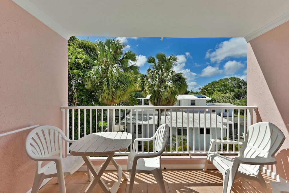 Butterfly Beach Hotel 34/75