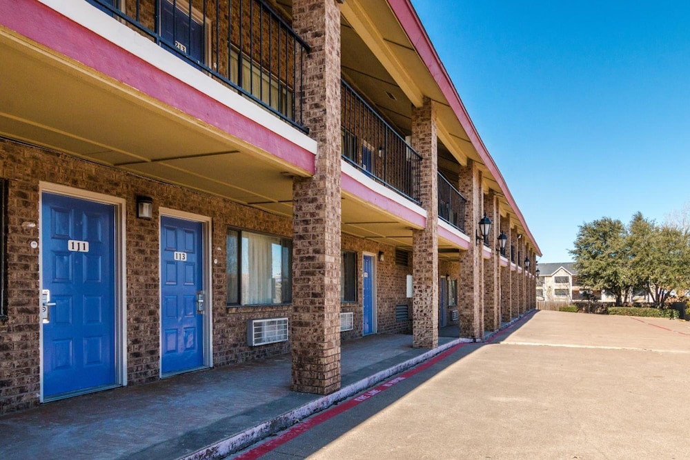 Motel6 Arlington, TX - UTA 20/28