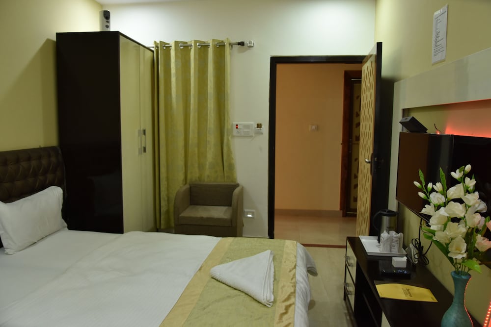 Hotel Sarweshwary 27/47