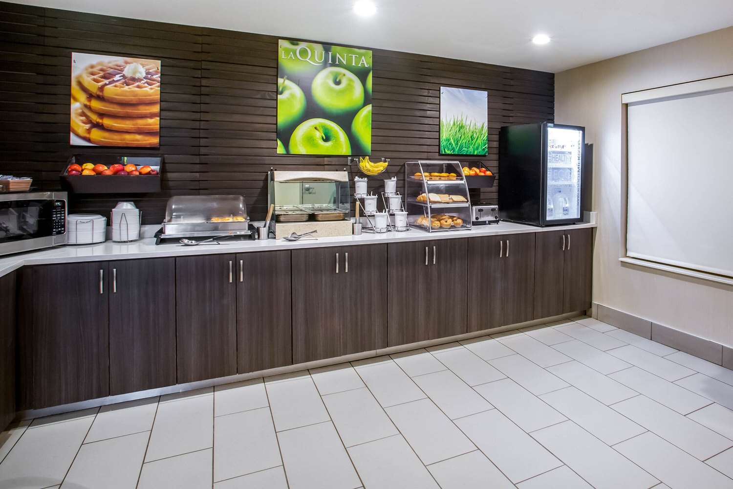 La Quinta Inn & Suites by Wyndham Pontoon Beach 4/37