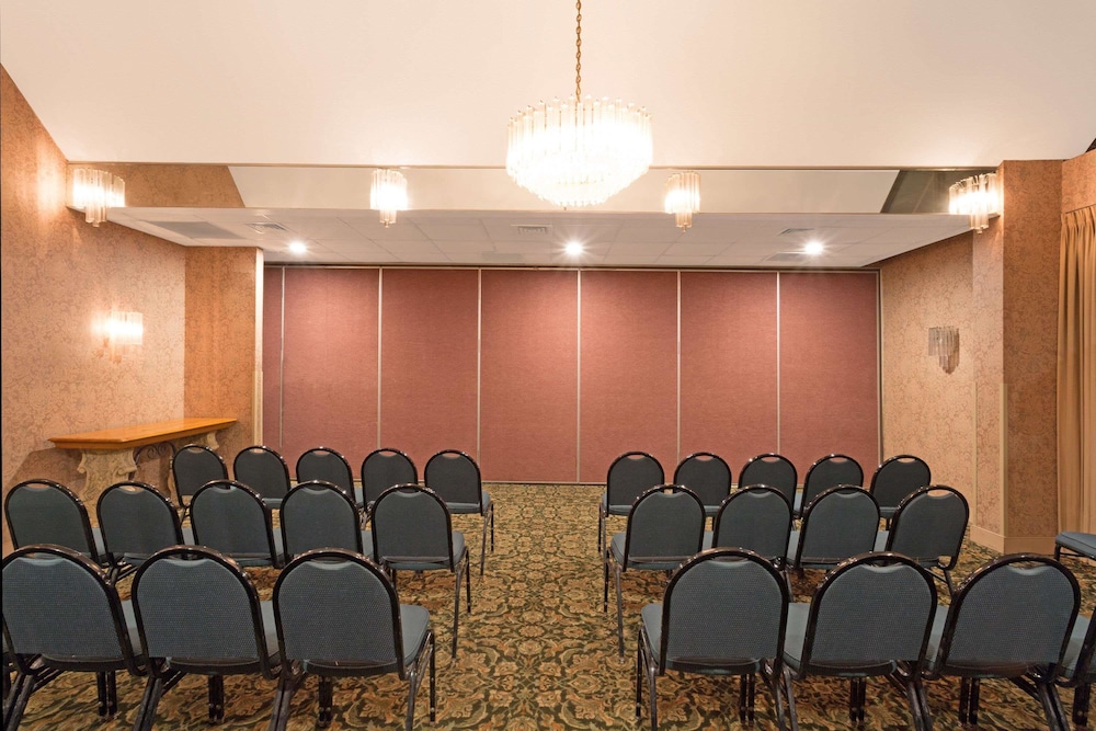 Days Inn by Wyndham Lanham Washington DC 31/40