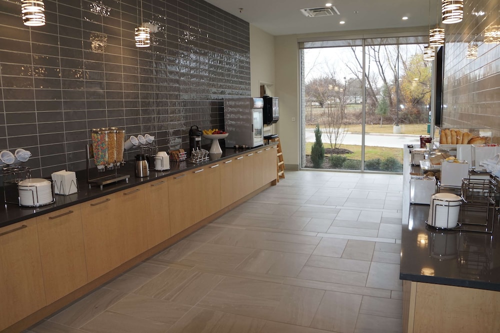La Quinta Inn And Suites By Wyndham Lewisville 4/50