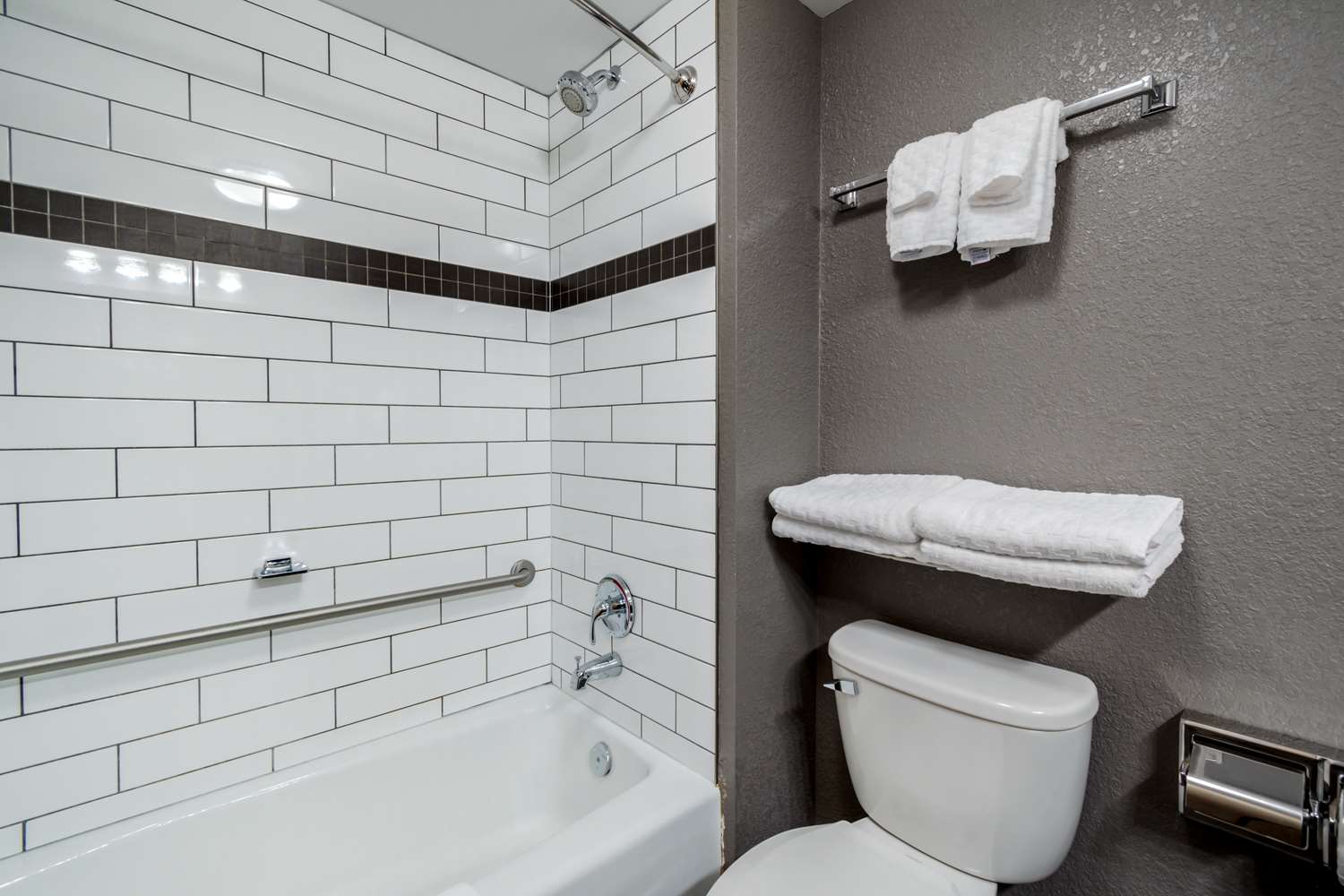 Best Western Plus Eastgate Inn Suites 26/27