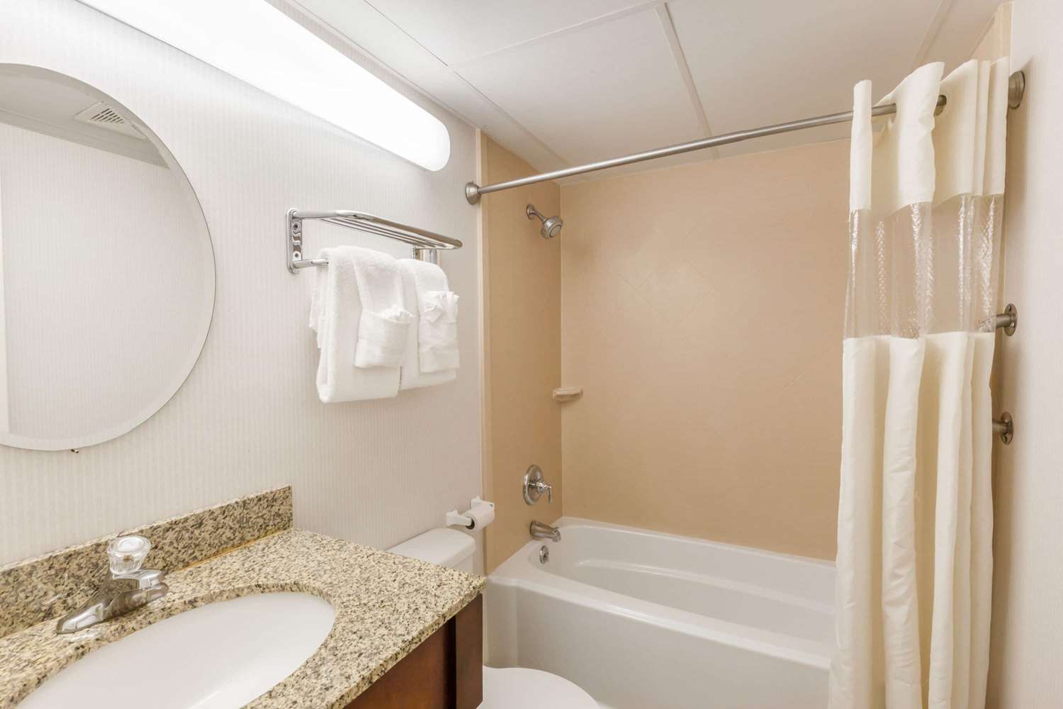 Travelodge Inn & Suites by Wyndham Albany 31/34
