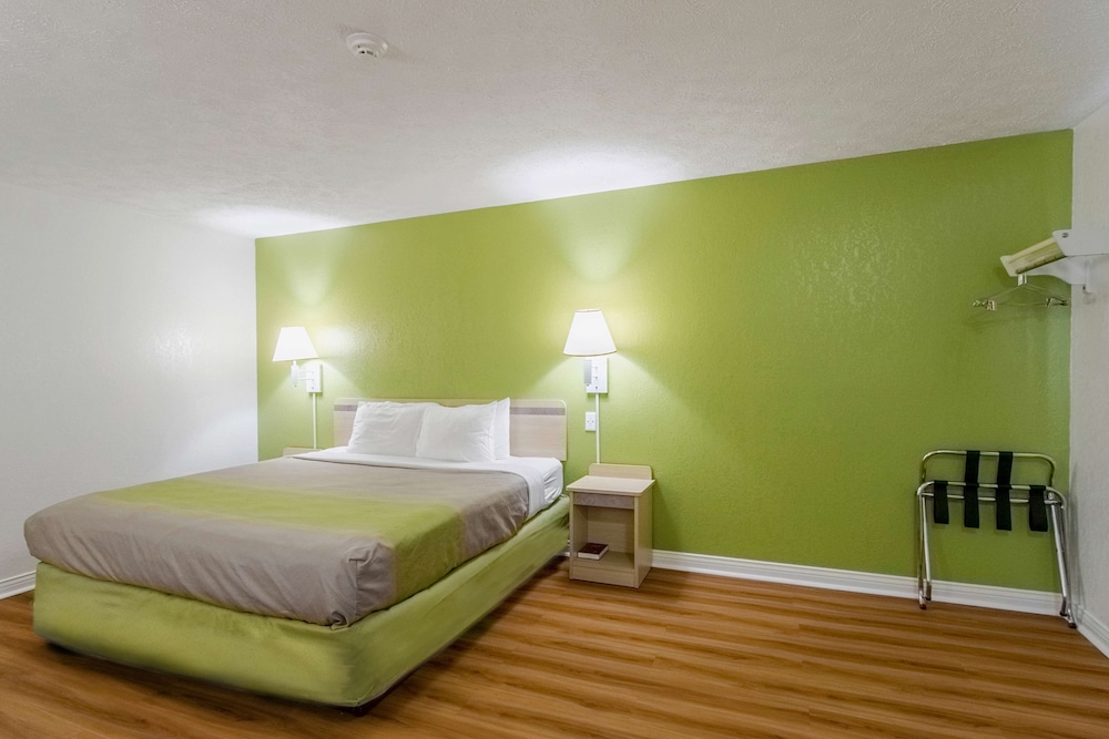 Red Roof Inn Greencastle South Cloverdale 19/34
