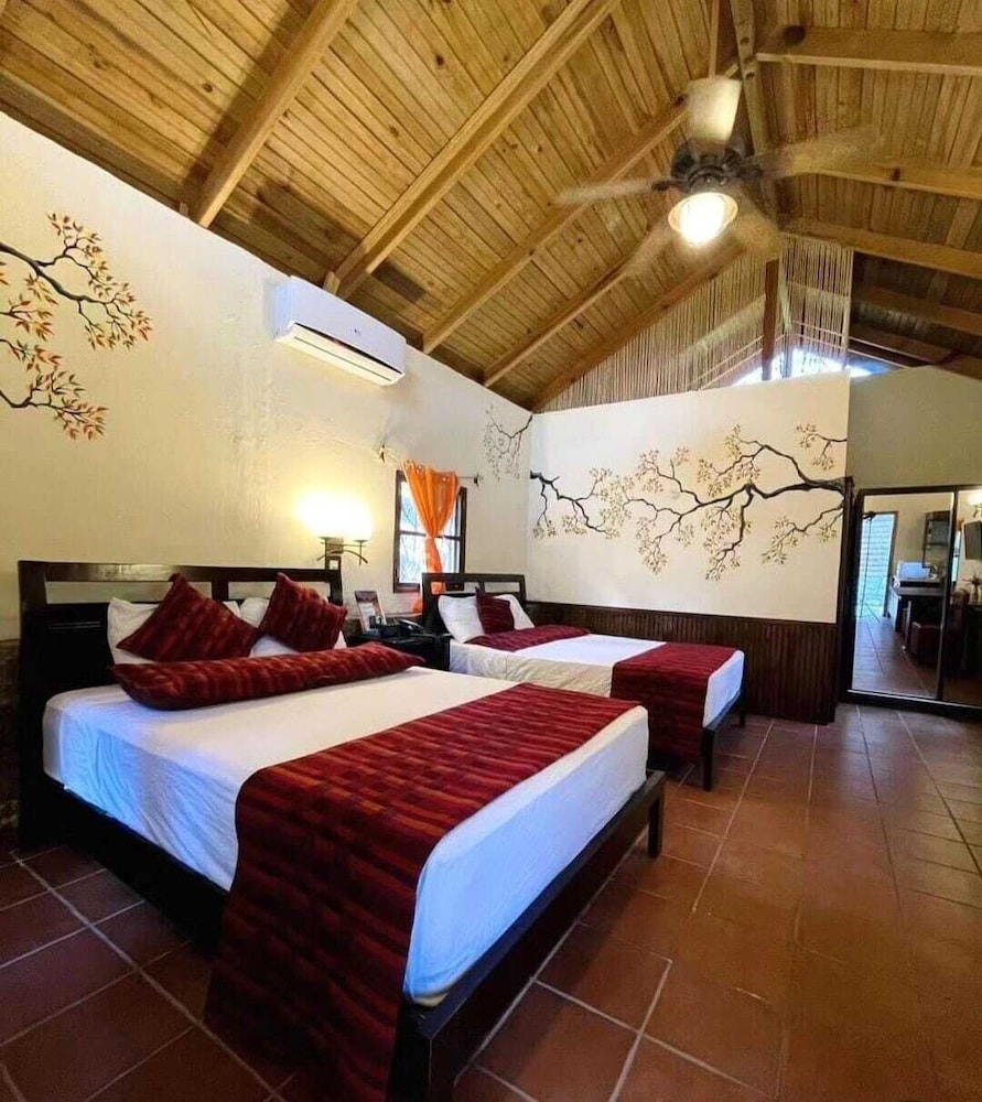 Mayan Hills Hotel 11/39