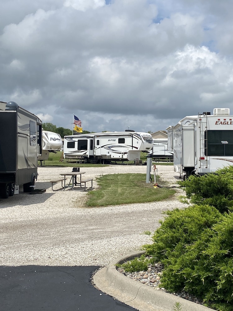 Garnett Hotel & RV Park 34/43