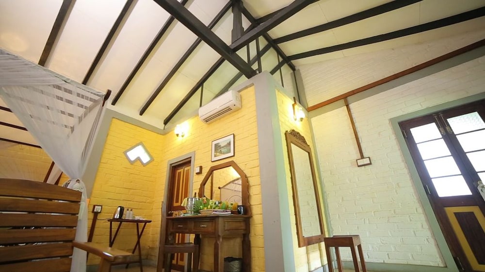 Lake Serenity Boutique Hotel in Kuruwita