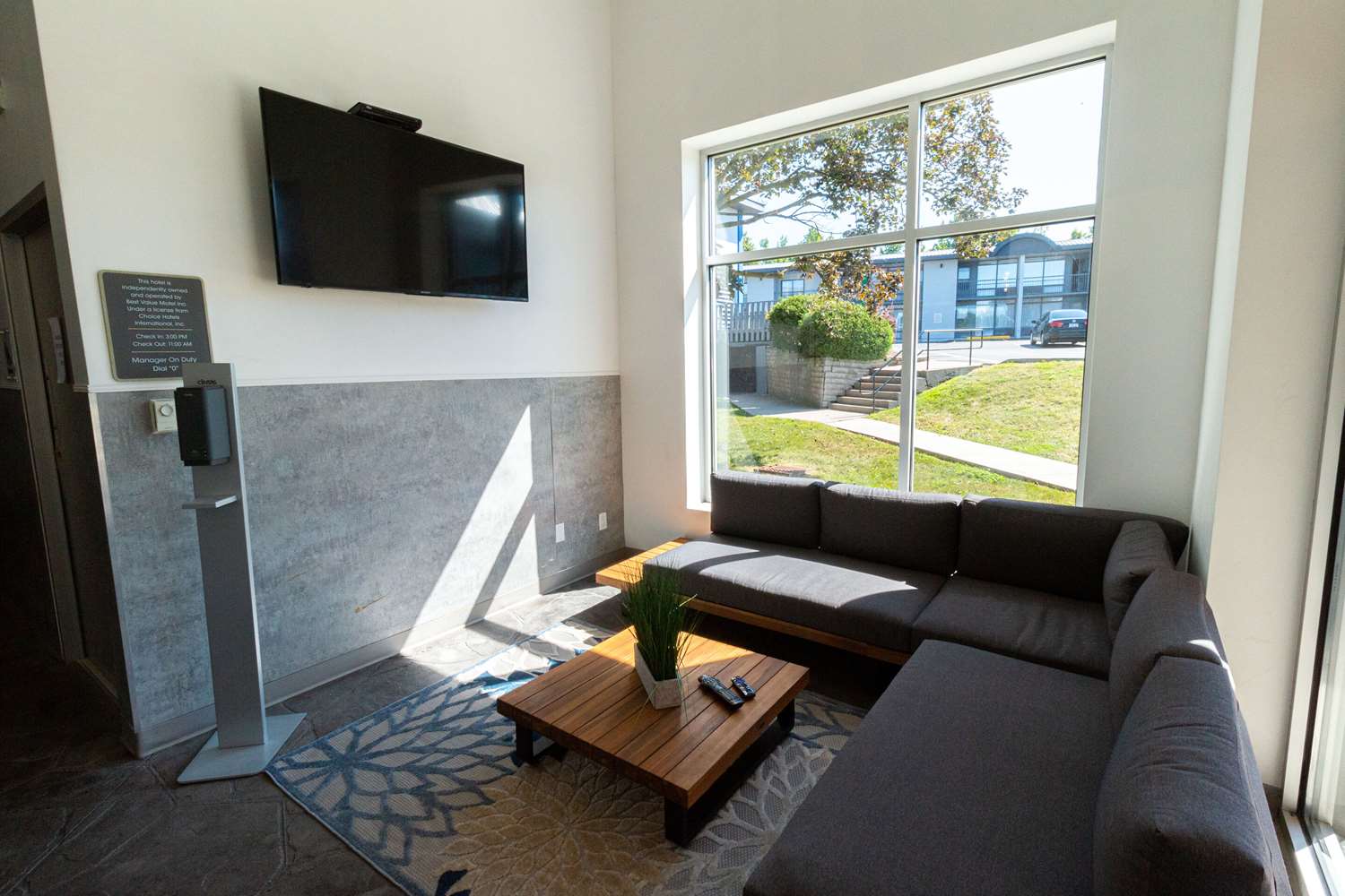 Comfort Suites Kingston Central 7/16