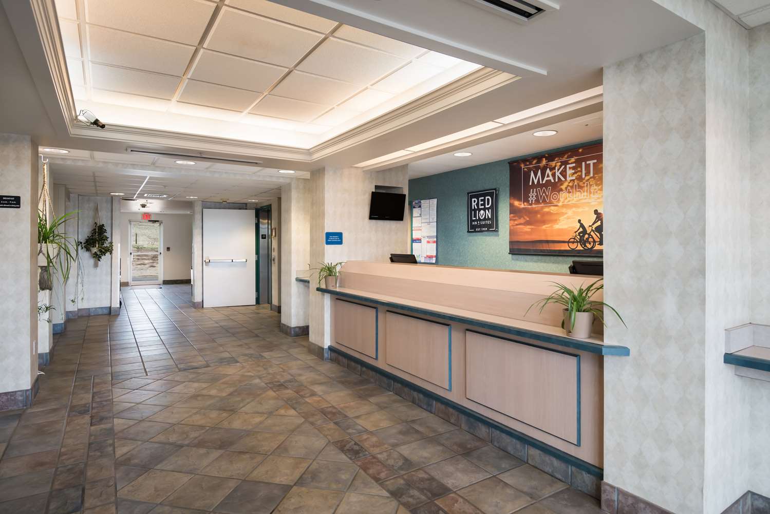 Red Lion Inn Suites Butte 3/10