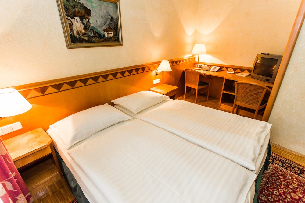 Hotel Post 10/56