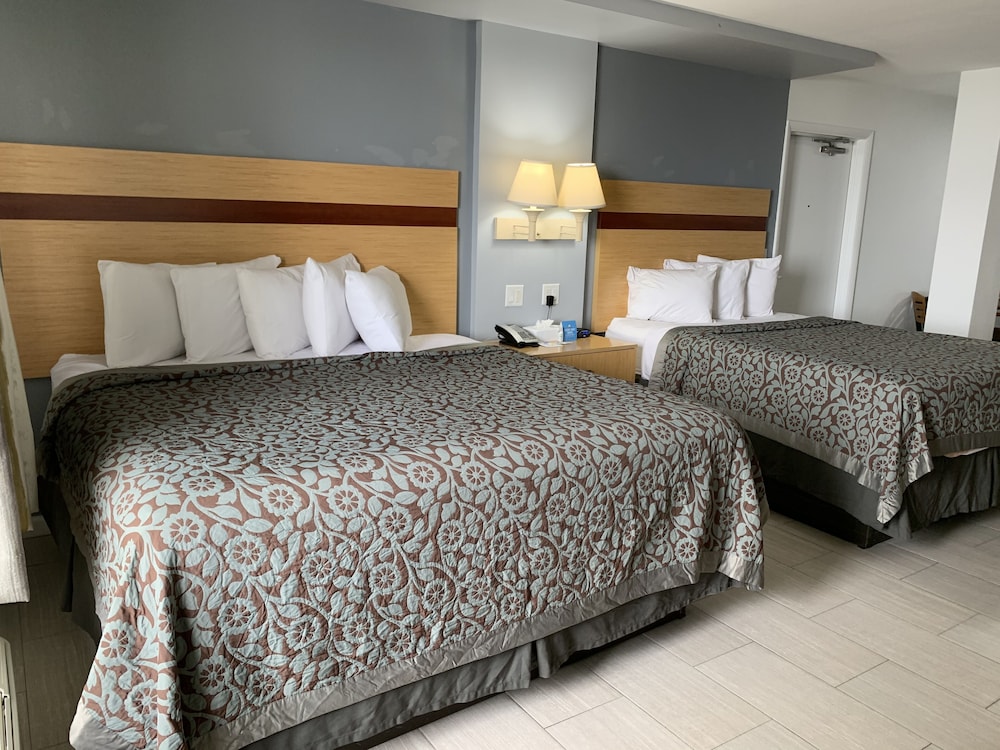 Arya Blu Inn and Suites (Ex Days Inn Ormond Beach Mainsail Oceanfront) 16/43