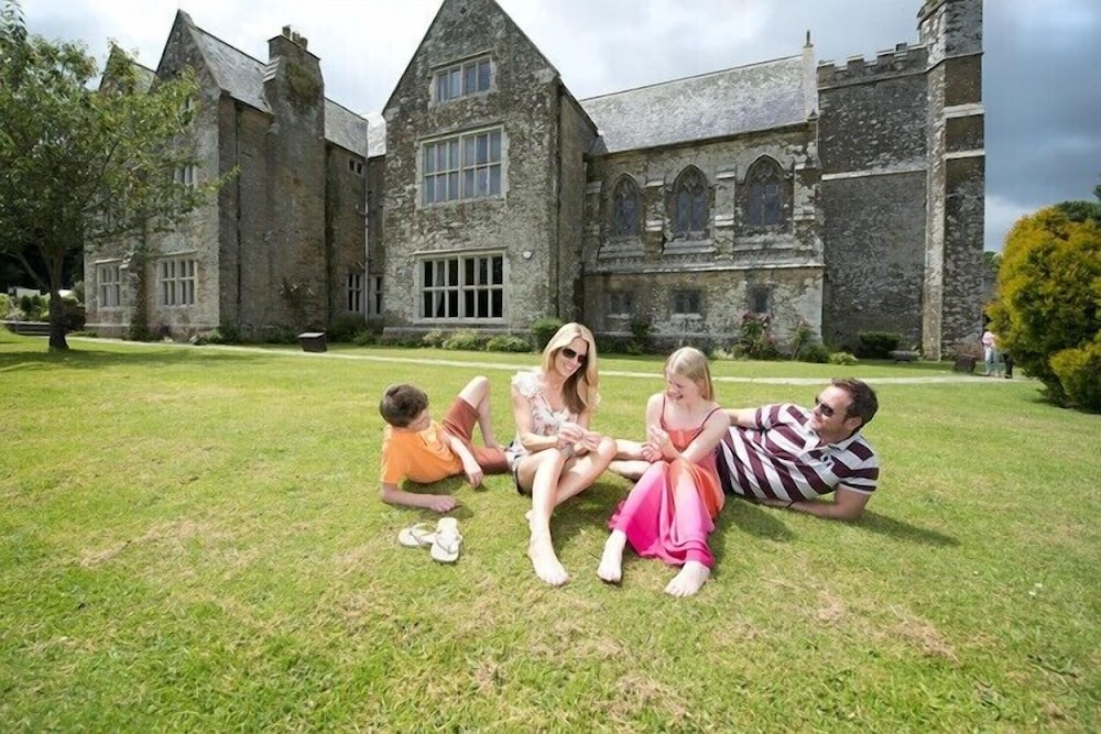 Trelawne Manor Holiday Park 27/30