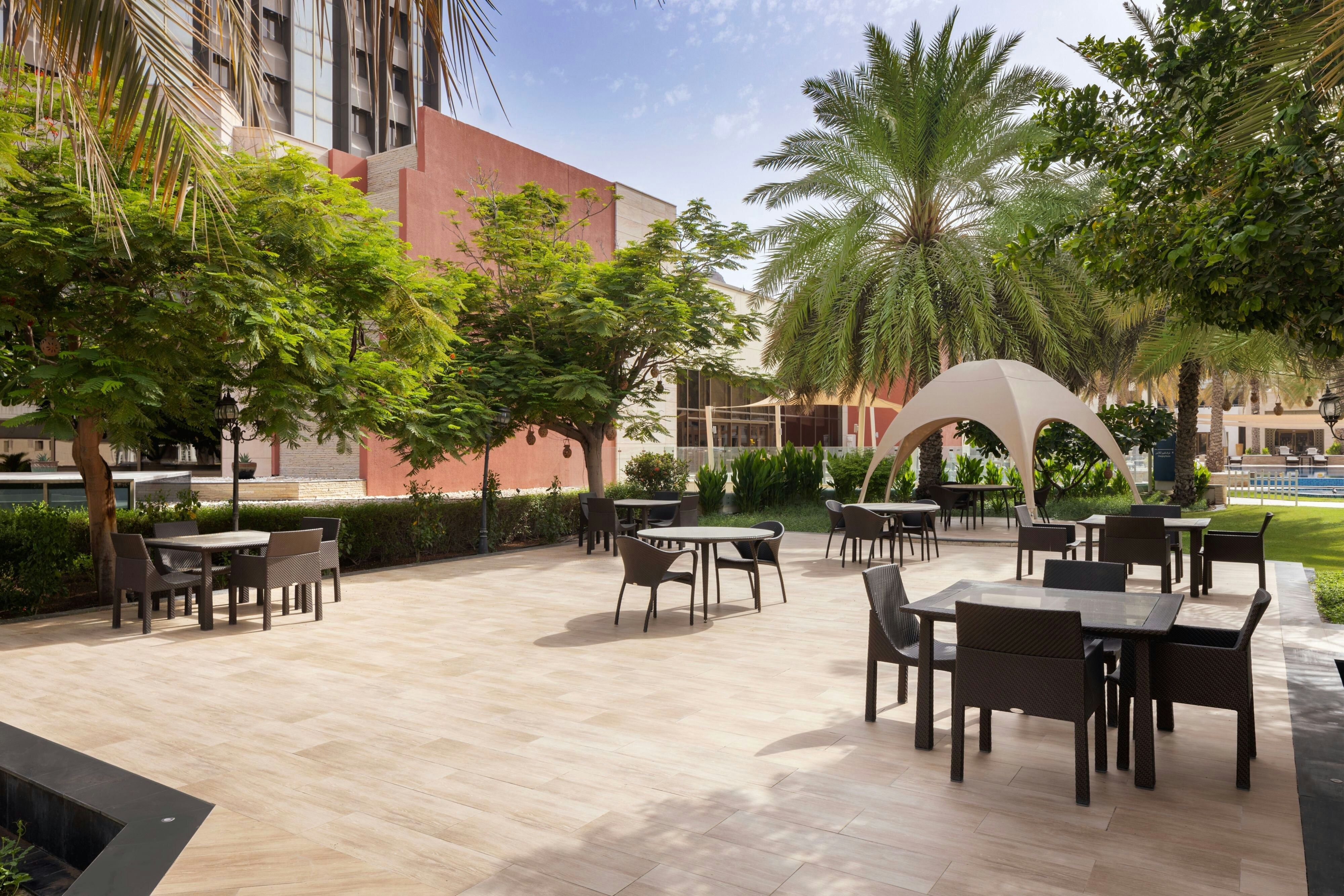 Sheraton Oman Hotel 79/81