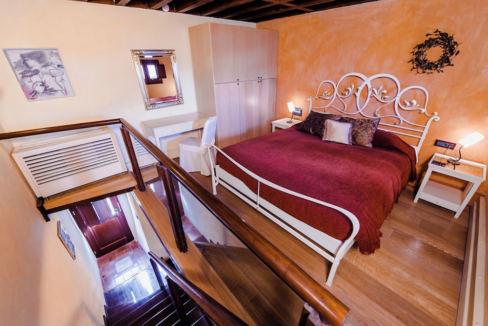 Suite, 1 Queen and 1 Single Bed, Town View