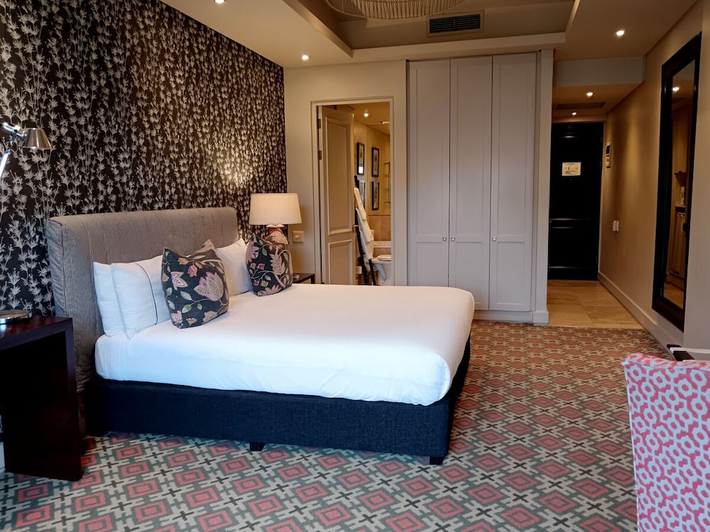 DELUXE, DOUBLE BED