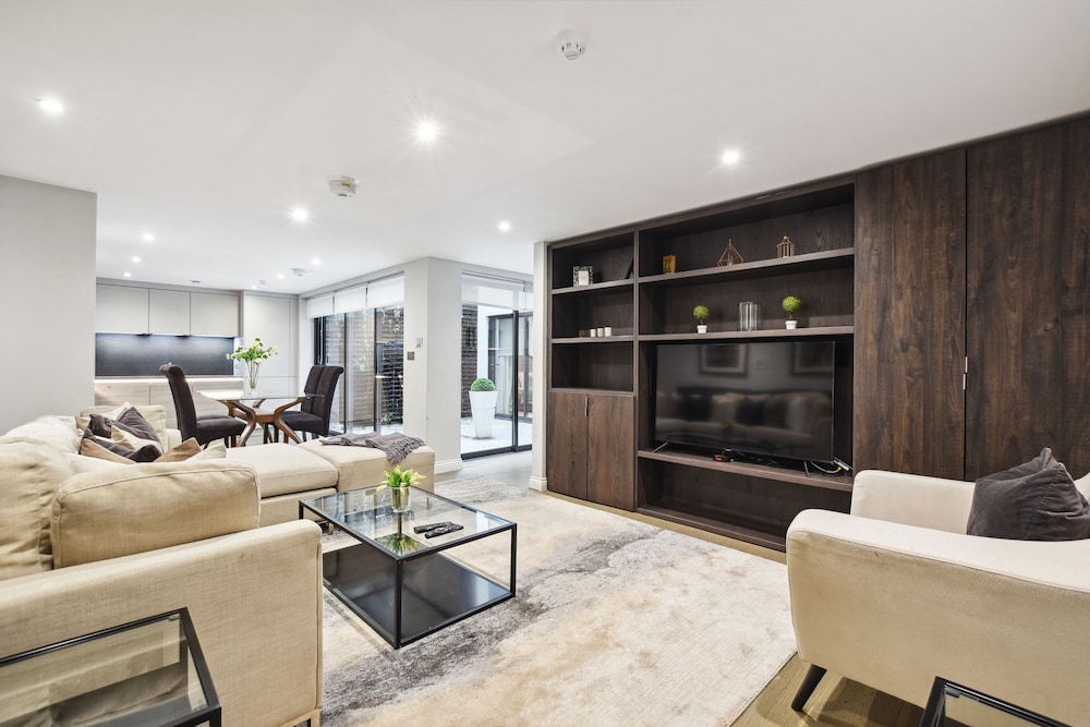 Buckingham Palace Residences by Aeria Apartments 26/45