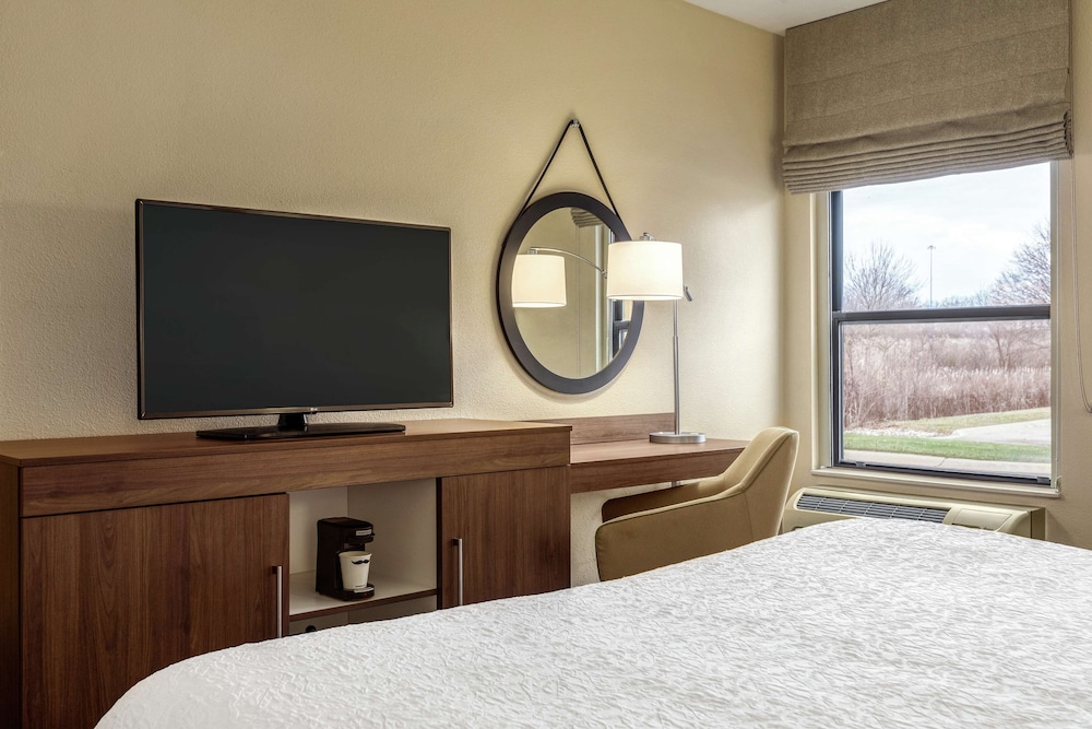 Hampton Inn Akron-Fairlawn 18/42