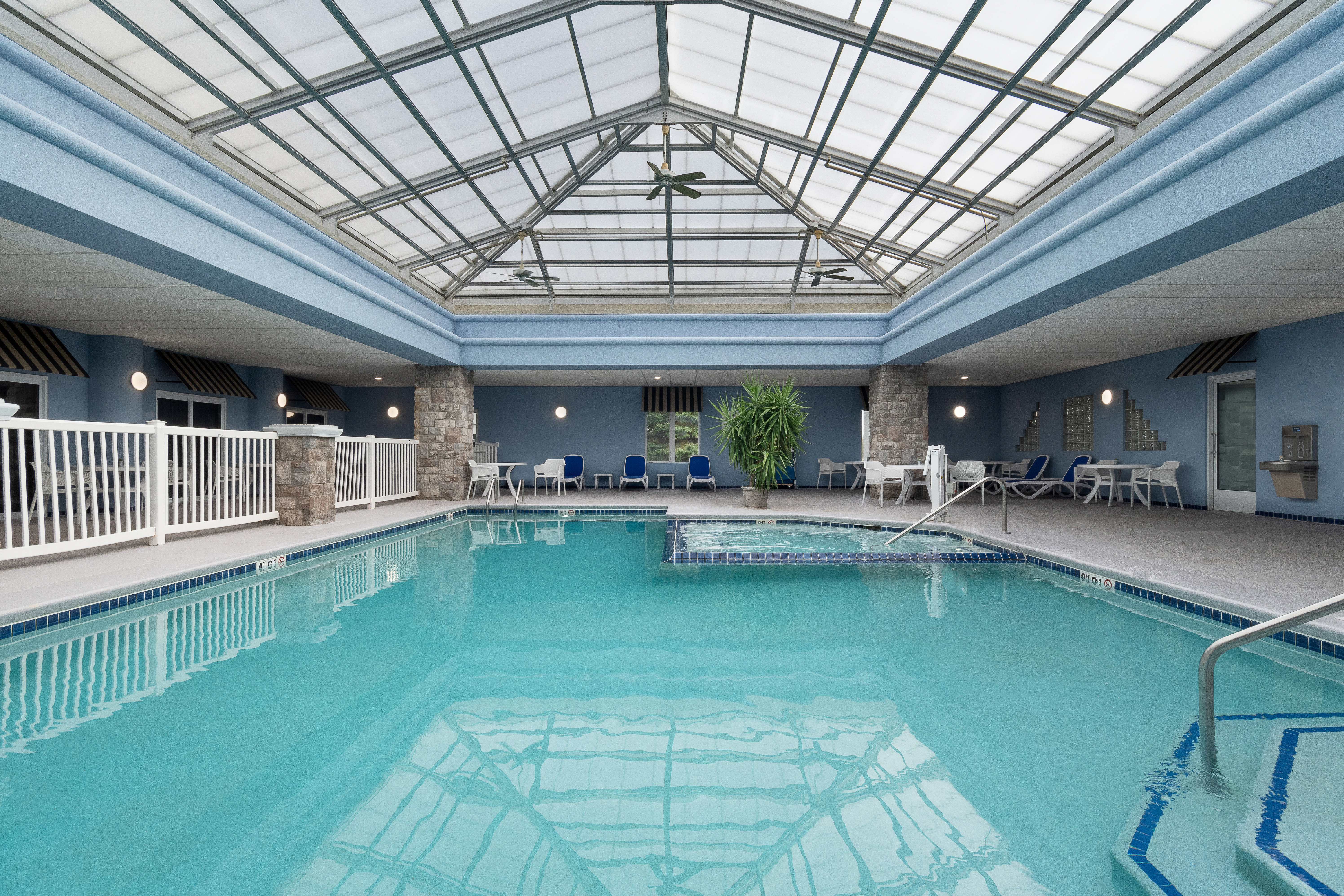 Holiday Inn Express Hotel Suites Saginaw 46/76
