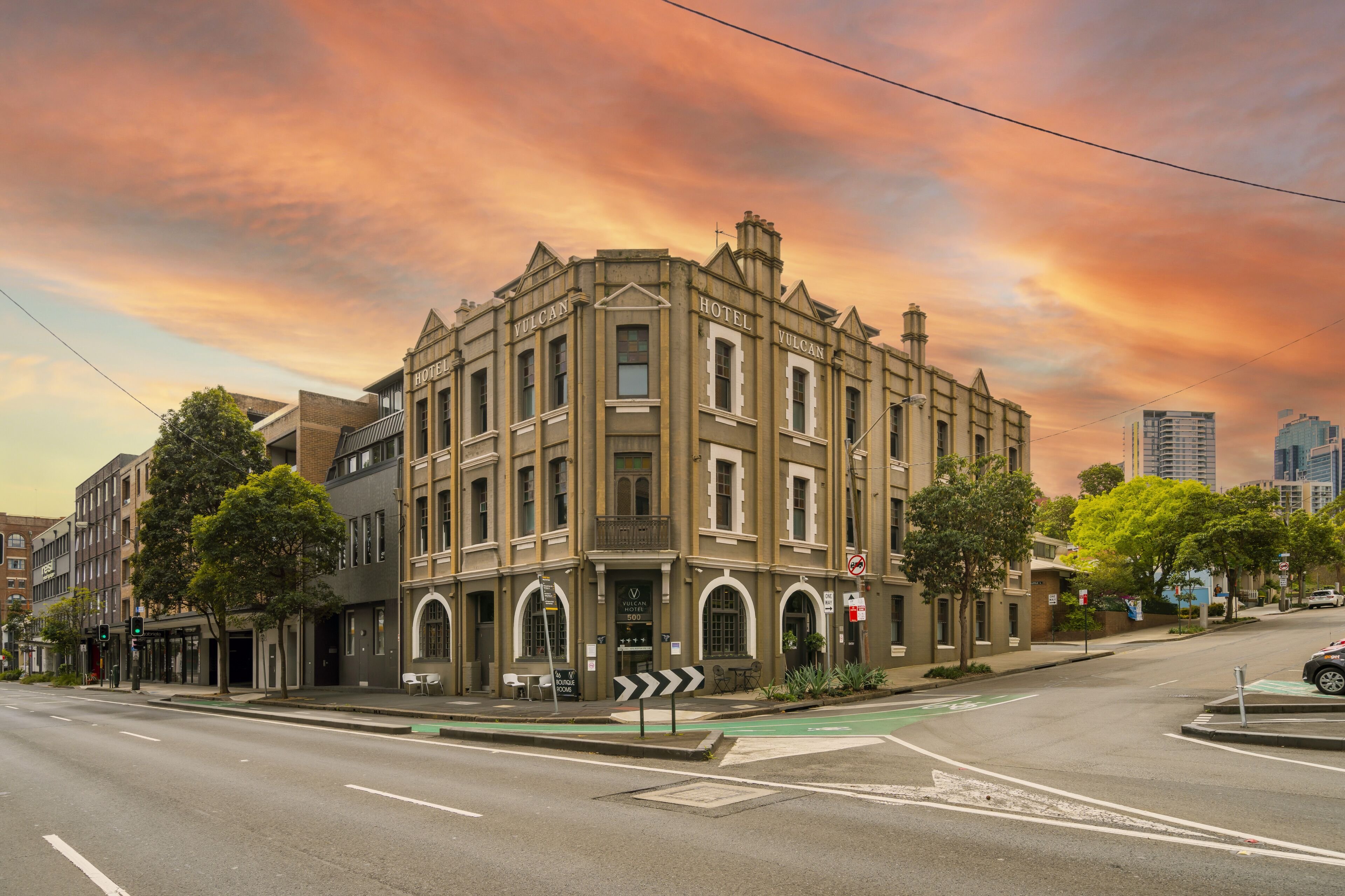 Vulcan Hotel 27/28