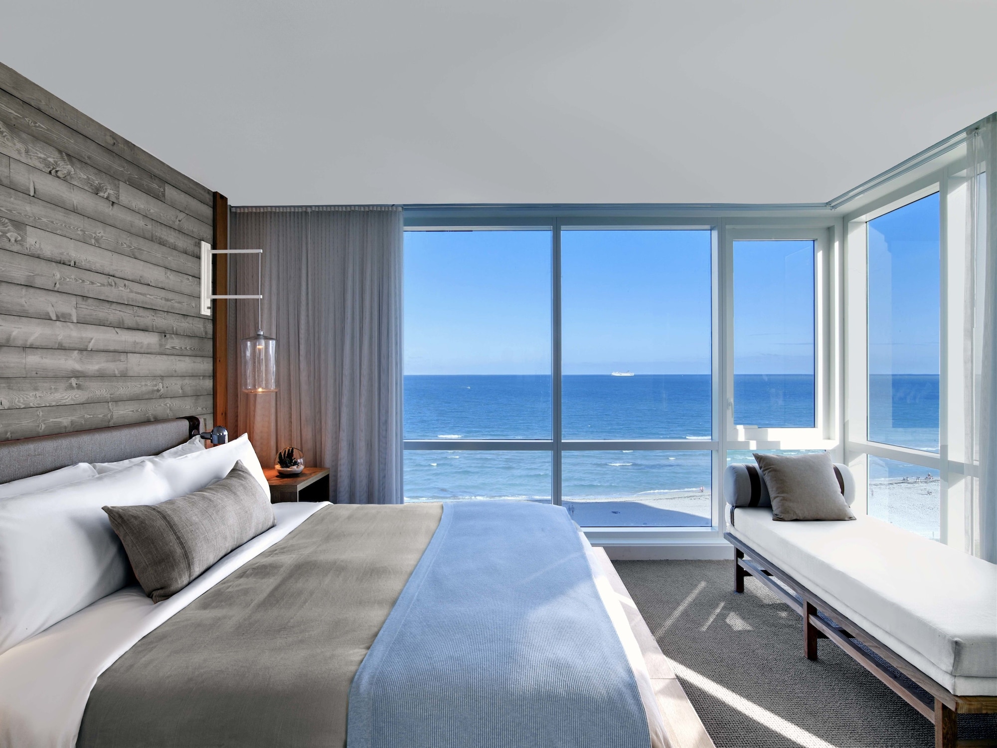SUITE, MULTIPLE BEDS, OCEAN FRONT, BALCONY